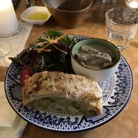   at Tischlein Deck Dich in Frankfurt