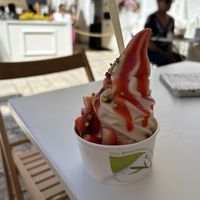 Vegan froyo with strawberries and pistachios   at Joya Canti di Stagione in Polignano A Mare
