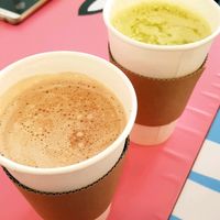 choco latte and green tea latte at Haemil Bakery in Seoul