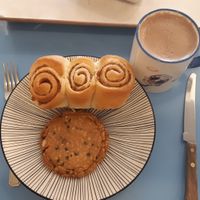 Cinnamon role and cookie and hot chocolate milk at Haemil Bakery in Seoul