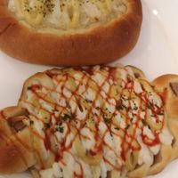 Onion bread & "ham cheese" pizza at Haemil Bakery in Seoul