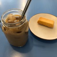 Roasted Sweet Potato Latte and a sweet treat from the owner 😋 at Haemil Bakery in Seoul