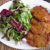 potato and carrot patties with salad (vegan) at Die Kartoffel in Saarbrucken