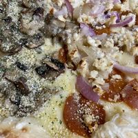 Half and half pie at Screamer's Pizzeria - Greenpoint in Brooklyn