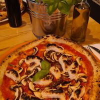 Margeritha mit Champignons at Vero Bio-Pizzeria in Vienna