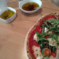 Vegetariana (vegan), garlic and chili oil at Vero Bio-Pizzeria in Vienna