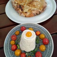 mozabella cheese with garlic pizza bread at Vero Bio-Pizzeria in Vienna