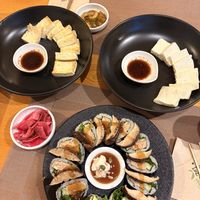Roll di funghi, due tipi di tofu e salse   at Vegenarang in Busan