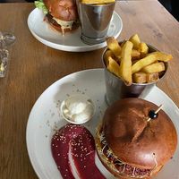 Cheesburger & red carrot burger  at Meatless District - Da Costabuurt in Amsterdam