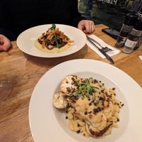 Mushroom bourguignon and roasted cauliflower #Veganuary at Meatless District - Da Costabuurt in Amsterdam