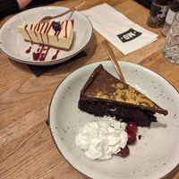 Chocolate cake and passion fruit cheesecake #Veganuary at Meatless District - Da Costabuurt in Amsterdam