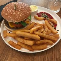 MD Burger with Cheese at Meatless District - Da Costabuurt in Amsterdam