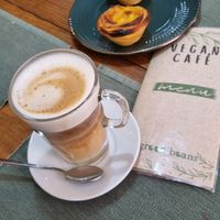 Galao + Pastel de nata - great. at Green Beans in Lisbon