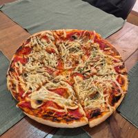 Pizza com Cogumelos 🍄 at Green Beans in Lisbon