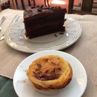 Pastel de Nata and chocolate cake at Green Beans in Lisbon