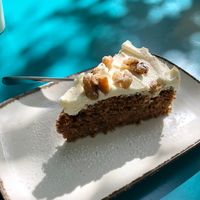 Karotte Haselnuss Kuchen   at Emmi's Kitchen - Glockenbach in Munich