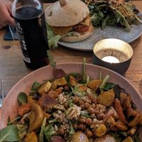 Immunity Bowl und bbq Burger at Emmi's Kitchen - Glockenbach in Munich