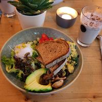 Breakfast Bowl & Pumpkin Spice Latte at Emmi's Kitchen - Glockenbach in Munich