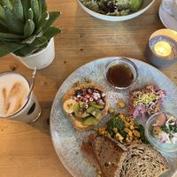 latte and flat white with oat milk and breakfast plate  at Emmi's Kitchen - Glockenbach in Munich