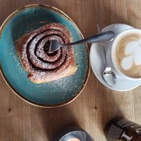 Zimtschnecke mit Café at Emmi's Kitchen - Glockenbach in Munich