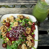 Healthy Superfood Bowl & Grüner Smoothie                so yummy😍 at Emmi's Kitchen - Glockenbach in Munich