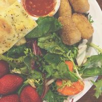 Thanks for the vegan buffet options @prontopizzaclackamas! Mixed salad, flat bread w/spicy marinara, strawberries and even donuts ❤️ at Prontobella Italian Kitchen in Clackamas