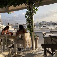 Al fresco dining at Kali Kardia Restaurant in Naxos