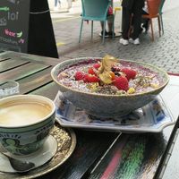 Big smootiebowl with a cappuccino at Sunshine in Breda