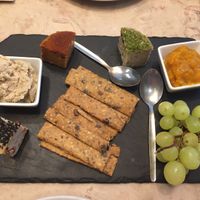 Tábua de queijos vegan at 26 Vegan Food Project in Lisbon