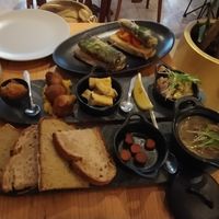 Platos típicos y sardinas veganas at 26 Vegan Food Project in Lisbon