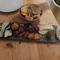 Tabla de quesos veganos 💚 at 26 Vegan Food Project in Lisbon