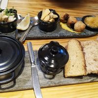 Tábua de petiscos at 26 Vegan Food Project in Lisbon