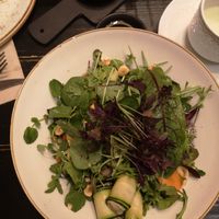 10 leaves salad with zucchini cannelloni with garlic-"cheesy" filling, carrot-selery-"couscous" and nuts at 26 Vegan Food Project in Lisbon