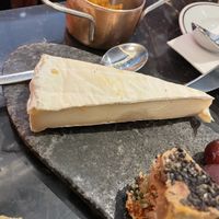Queso brie  at 26 Vegan Food Project in Lisbon