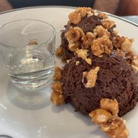 Mousse de chocolate e avelãs  at 26 Vegan Food Project in Lisbon