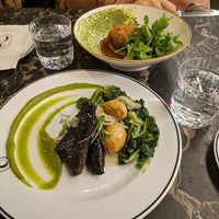 Oben Islander unten Tofu Laguereira at 26 Vegan Food Project in Lisbon