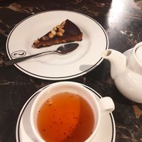Peanut chocolate tart and my tea at 26 Vegan Food Project in Lisbon