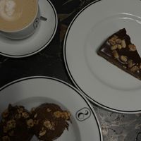 Chocolate Mousse and peanut and chocolate pie  at 26 Vegan Food Project in Lisbon
