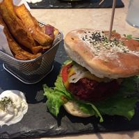 Burger beterraba at 26 Vegan Food Project in Lisbon