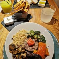 Starter, sweet potato chips, bowl at 26 Vegan Food Project in Lisbon