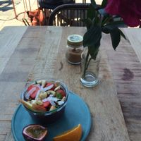 acai bowl with plenty of fresh seasonal fruit at The Meets - Cornelis in Amsterdam