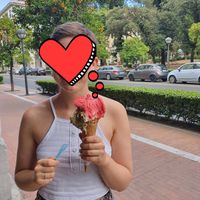 Himbeer, Mandel und Pistazien Eis in einer veganen Waffel!! Bestes Eis! at La Dolce Vita in La Spezia