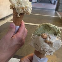 Vegan icecream: peach and pistacchio / hazelnut  at La Dolce Vita in La Spezia