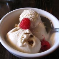 This locally-made chai tea vegan ice cream is one of the very best I have ever had. at L'Gros Luxe 100% Vege in Montreal