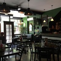 Adorable decor and great ambiance at L'Gros Luxe 100% Vege in Montreal