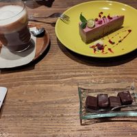Raspberry cake, vegan hot chocolate, chocolate at Kissa Saeki in Hiroshima