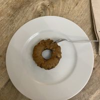 caramel doughnut (vegan & gf) at Sweet Rawmance in Paris