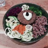 Veggie bowl at Sweet Rawmance in Paris