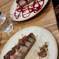 Raw cakes (banana & salted caramel, and raspberry & chocolate) at Sweet Rawmance in Paris