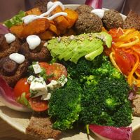 Season bowl at Sweet Rawmance in Paris